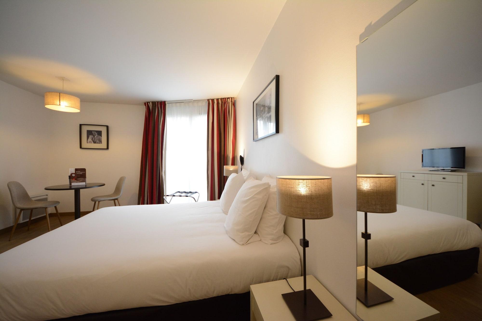 Hotel Cerise Шату Экстерьер фото