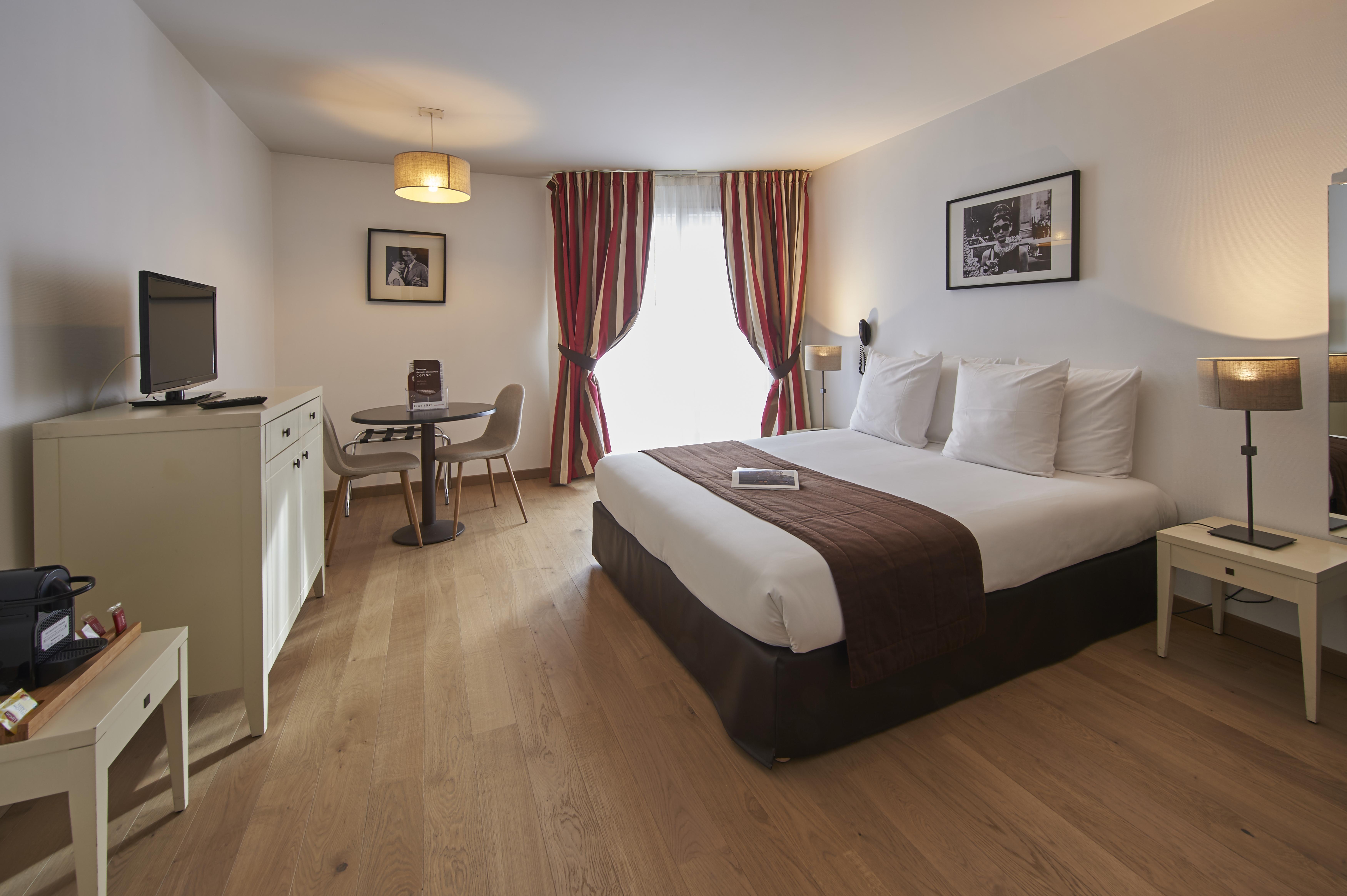 Hotel Cerise Шату Экстерьер фото
