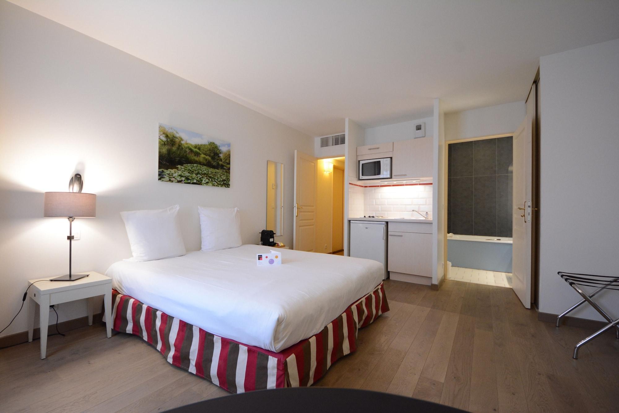 Hotel Cerise Шату Экстерьер фото