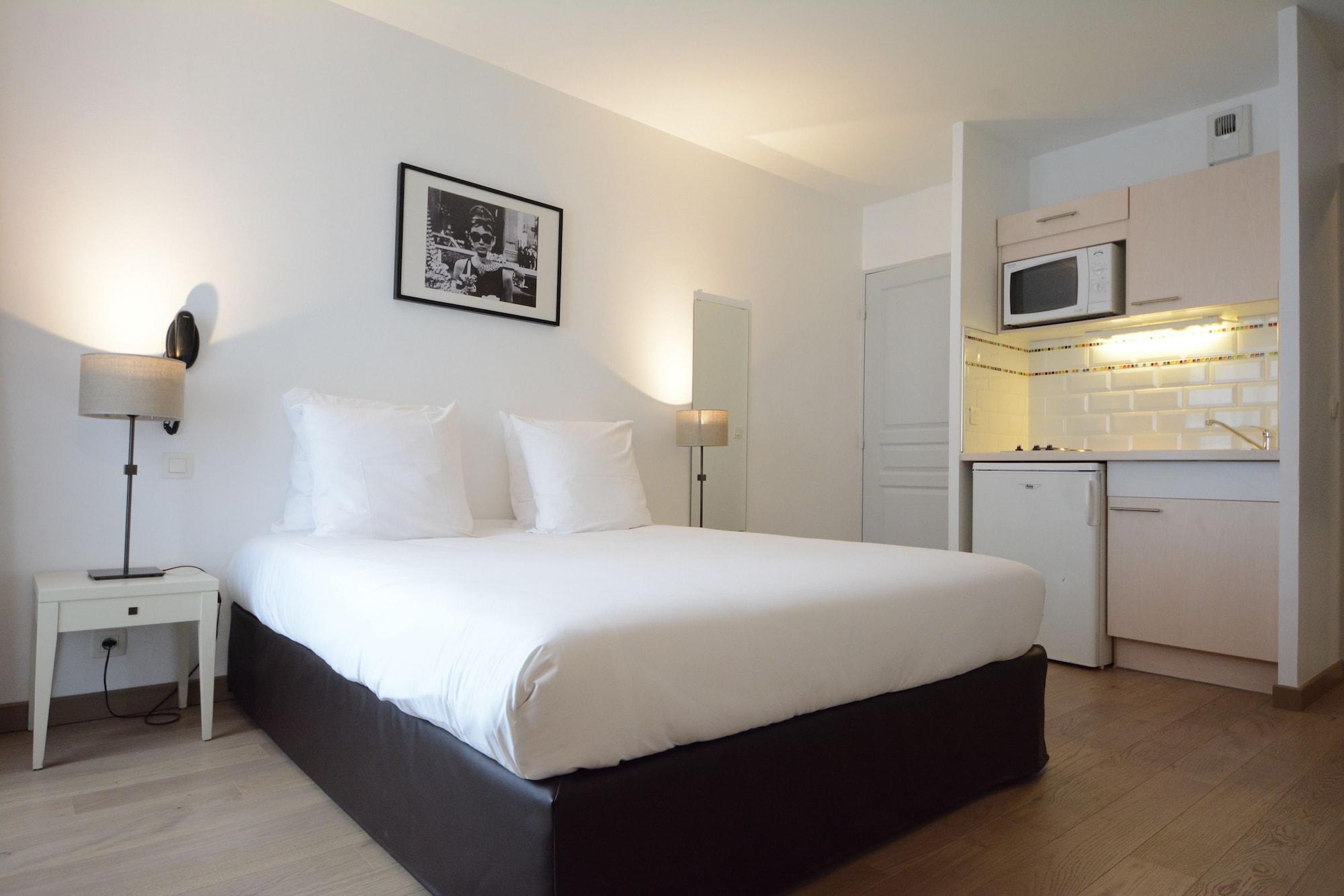 Hotel Cerise Шату Экстерьер фото