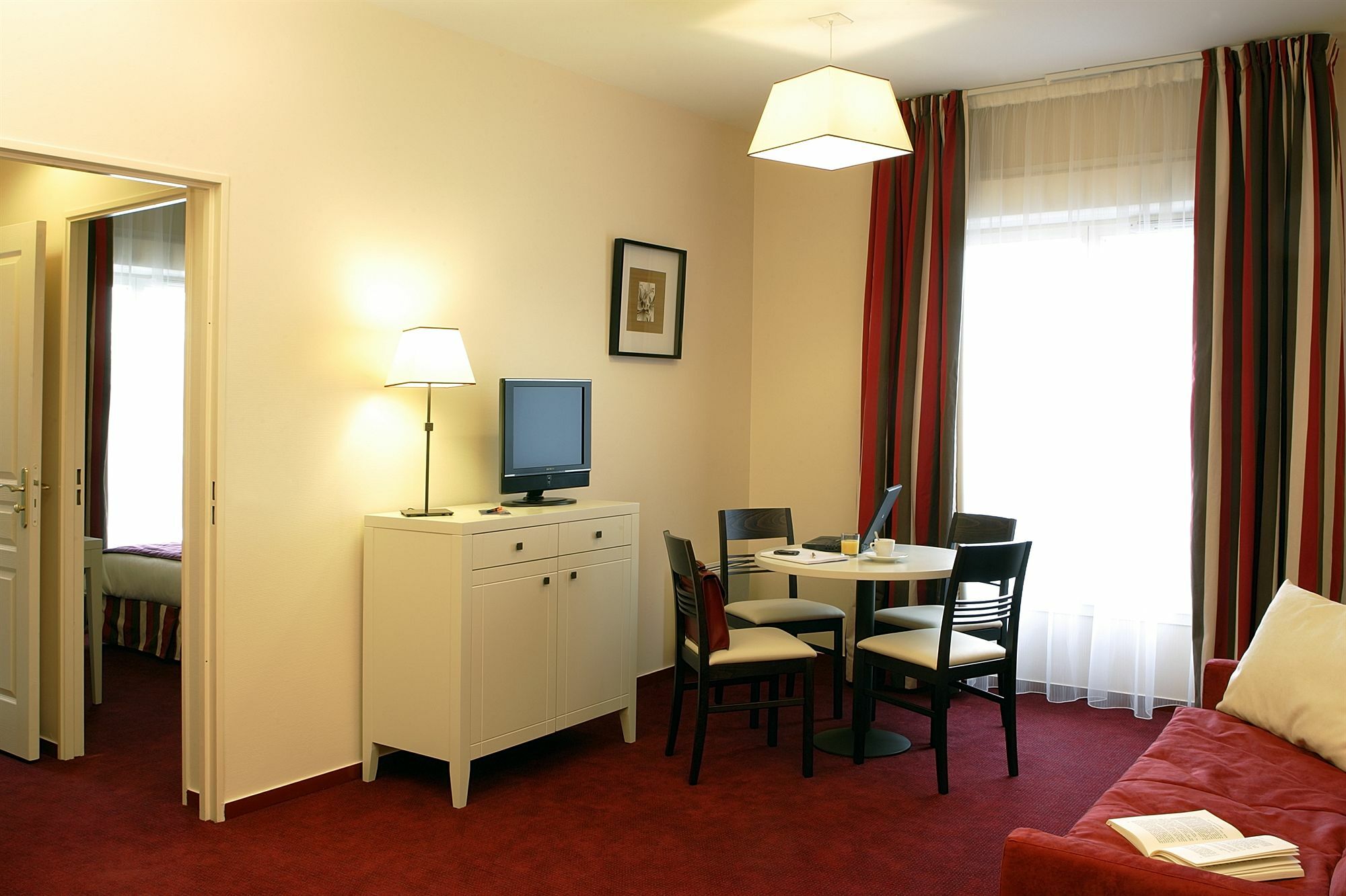 Hotel Cerise Шату Экстерьер фото