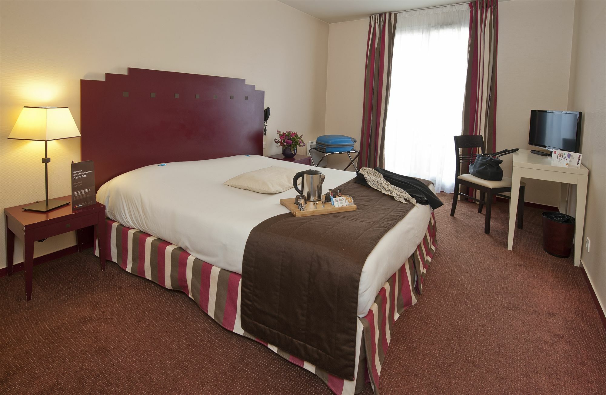 Hotel Cerise Шату Экстерьер фото
