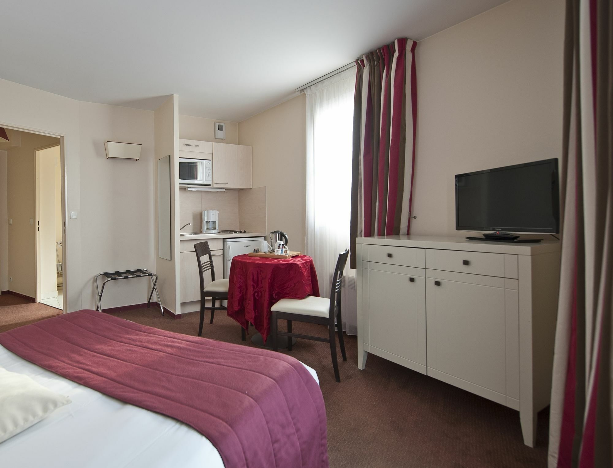 Hotel Cerise Шату Экстерьер фото